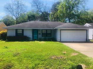 5123 Main Ave, Groves, TX 77619