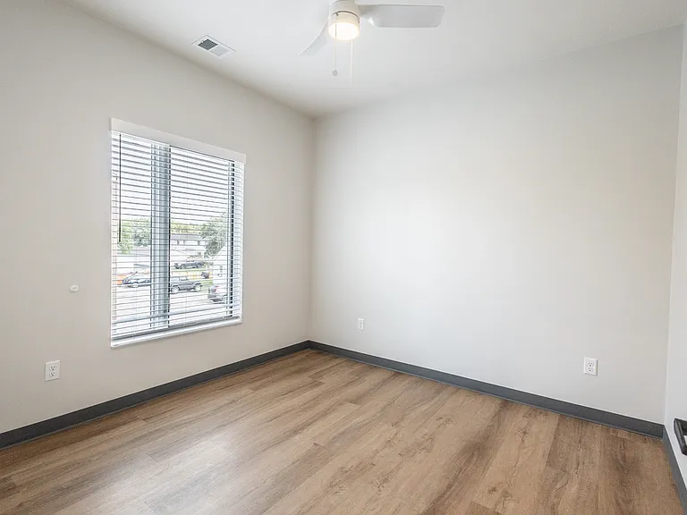 615 Carey Ave N #103 — Photo 5
