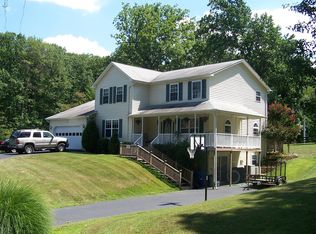 5185 Honeysuckle Ln, Warrenton, VA 20187