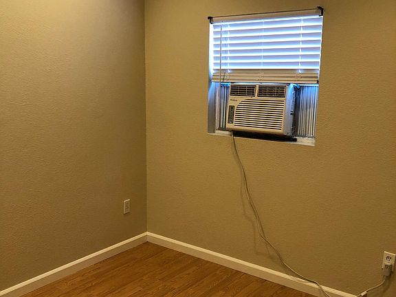 5th image of 213 Dillon Ave