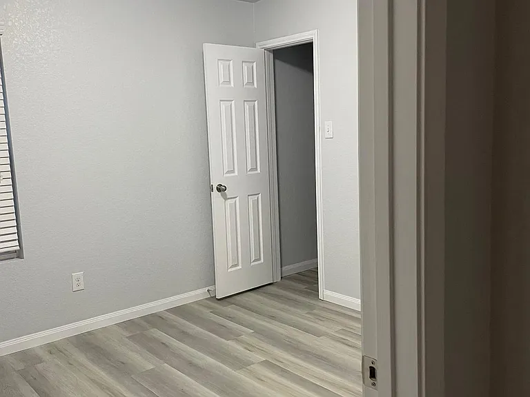 8127 Redbud Point Ln — Photo 14