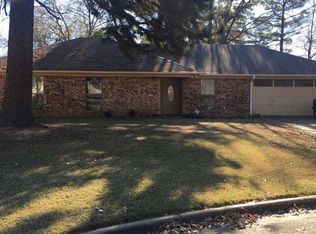 1121 Kensington Ct, Longview, TX 75605