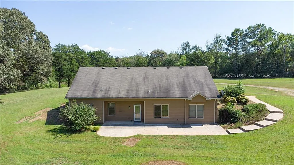 2 bed, 1.0 bath, 1753 sqft, $2,200 — Photo 2