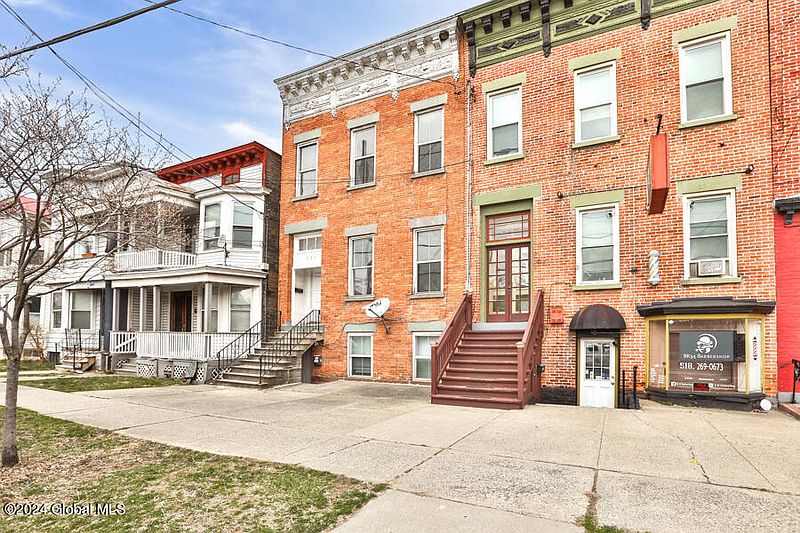3rd image of 221 Western Avenue