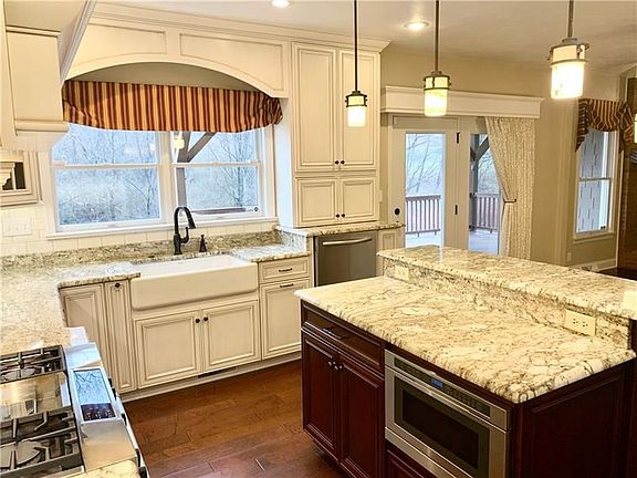 4th image of 814 Stonebridge Dr