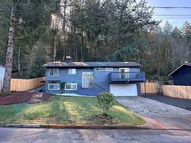 New To The Market! Spacious 4-Bedroom Retreat With 2 Full Baths In Gresham - Your New Home Awaits... — Photo 1