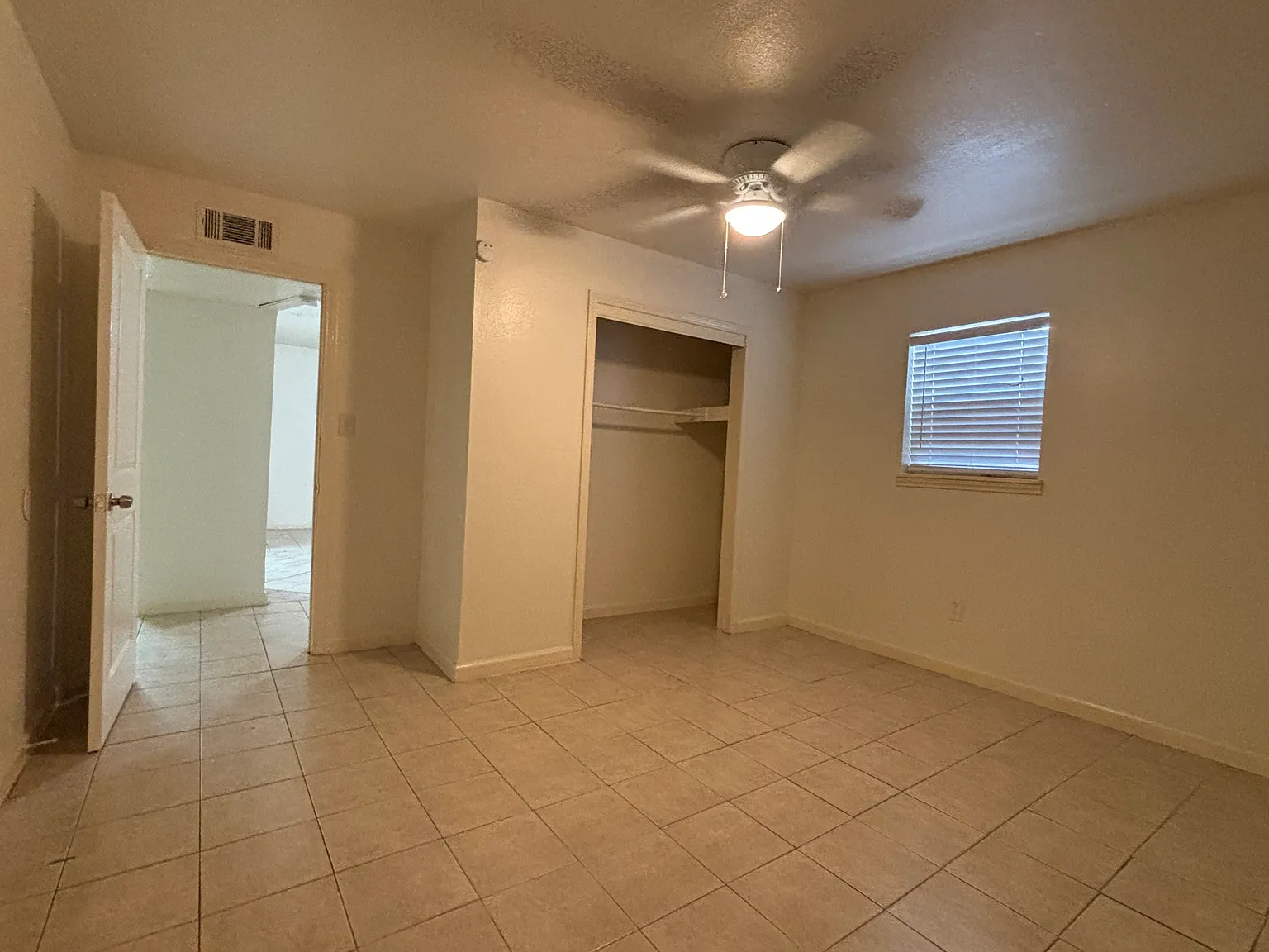 222 E Phillips Rd — Photo 4