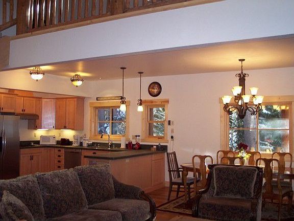 Kitchen/Dining Area