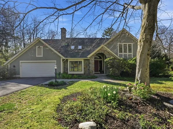 28 Trillium Way, Amherst, MA 01002