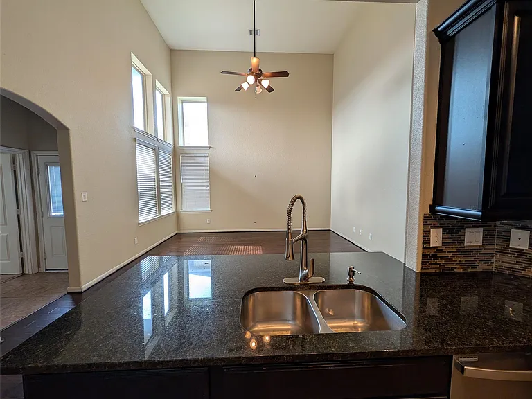 6614 Hunters Creek Ln — Photo 6