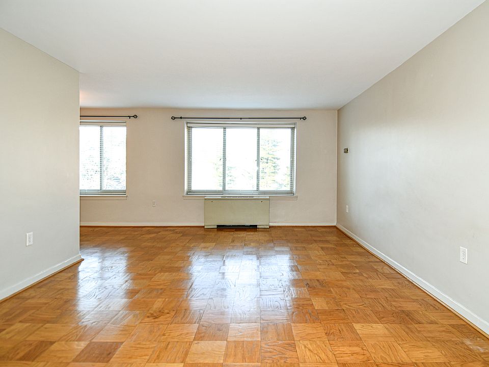Living Room, view from door entrance