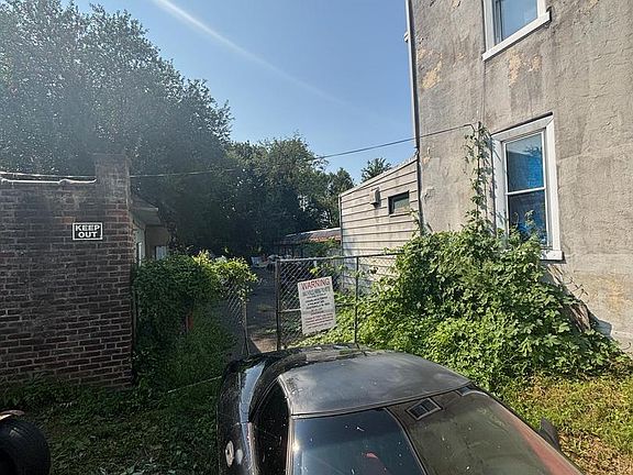 4th image of 5821 Jackson St
