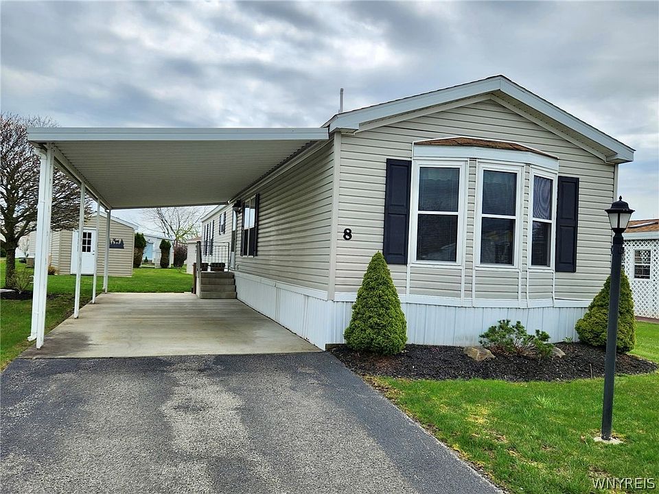 1st image of 8 Lavender Ln