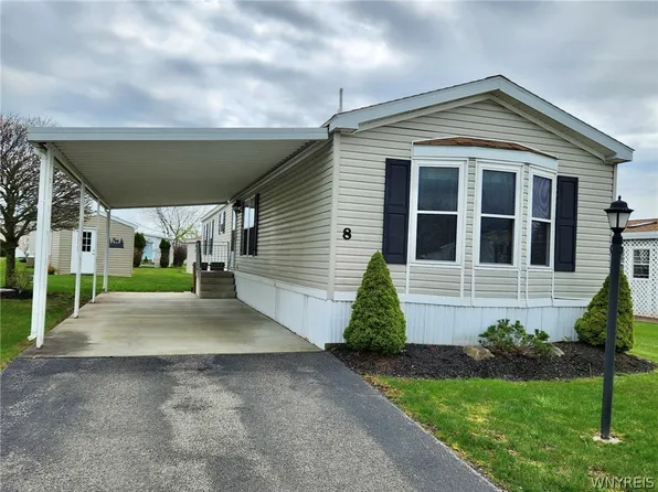 8 Lavender Ln, Buffalo, NY 14225