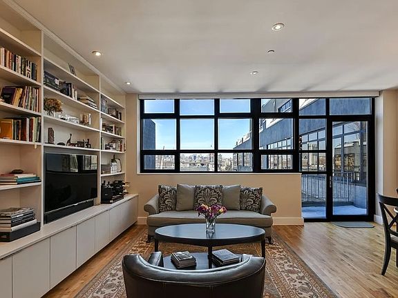 4th image of 360 Furman St APT 1118
