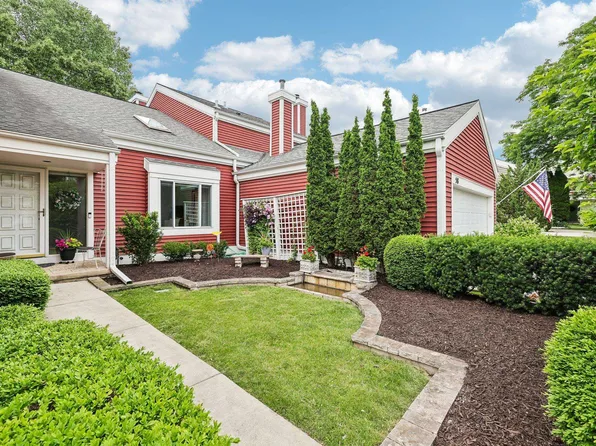 60 Oak Creek Trl, Madison, WI 53717