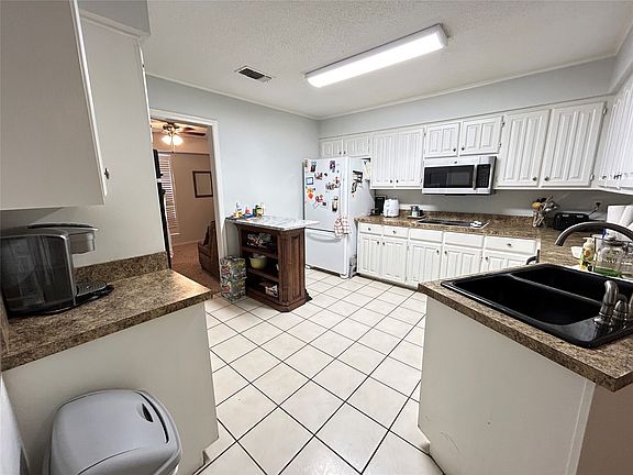 3rd image of 120 Cedar Springs Blvd