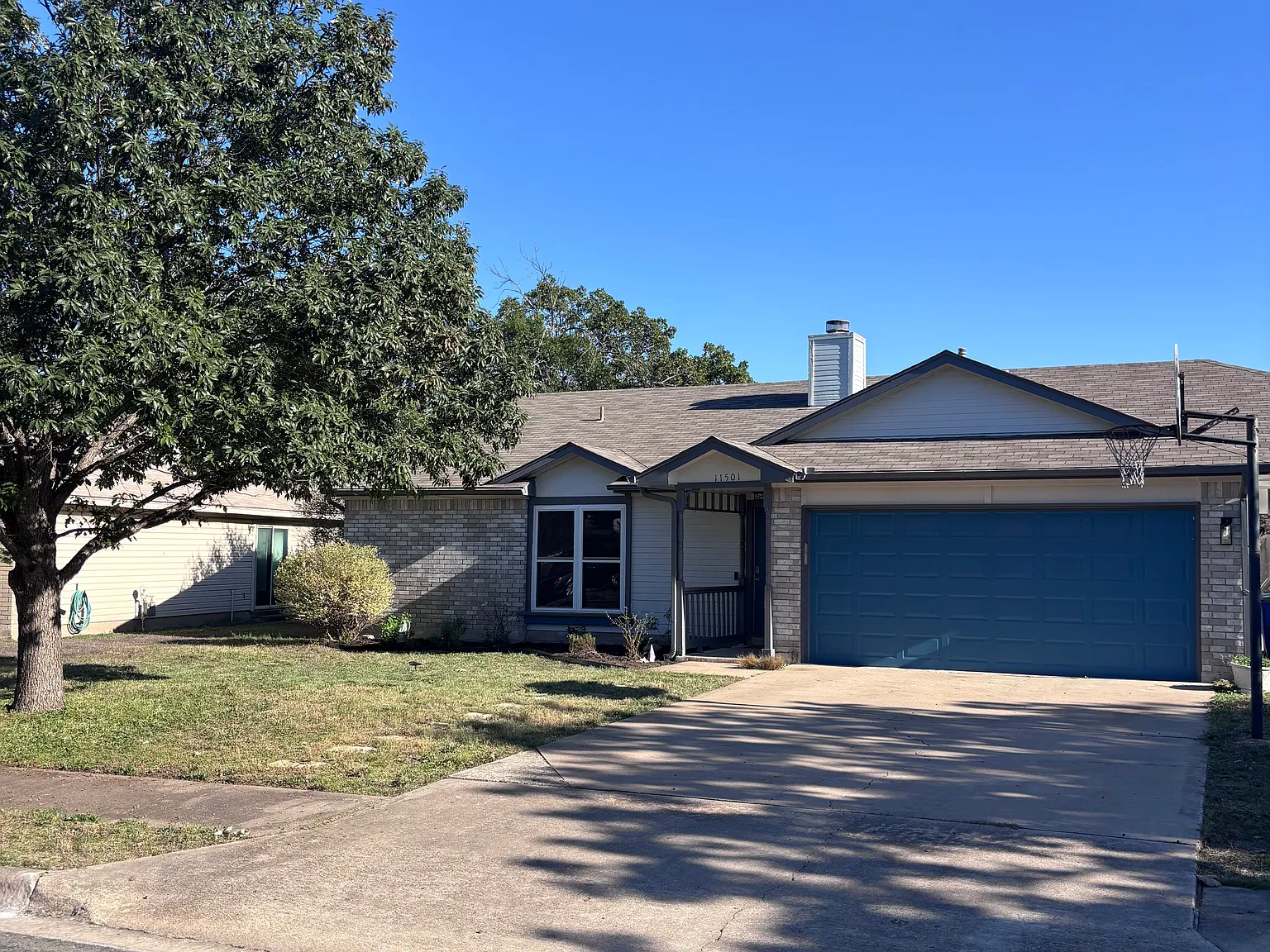 3 bed, 1348 sqft, $2,400 — Photo 1