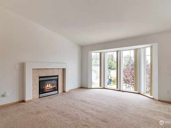 3rd image of 6107 80th Avenue NE