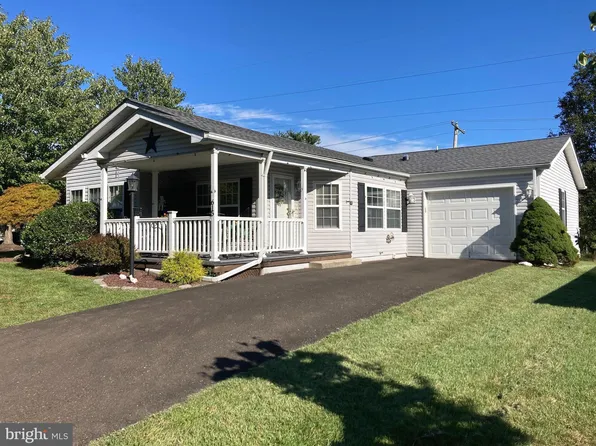 615 Spring Meadow Cir, New Hope, PA 18938