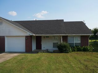 1305 Allynne Ct #B, Greenwood, AR 72936