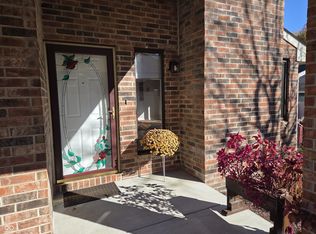 943 Mockernut Ct, Columbus, IN 47201