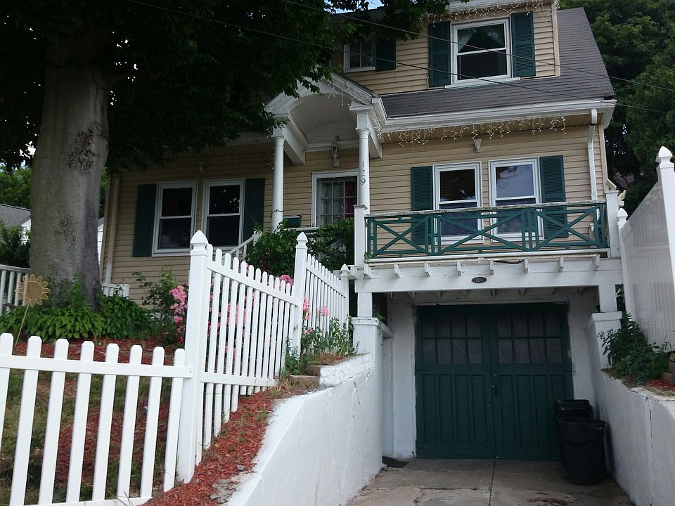 2nd image of 129 Bigelow St
