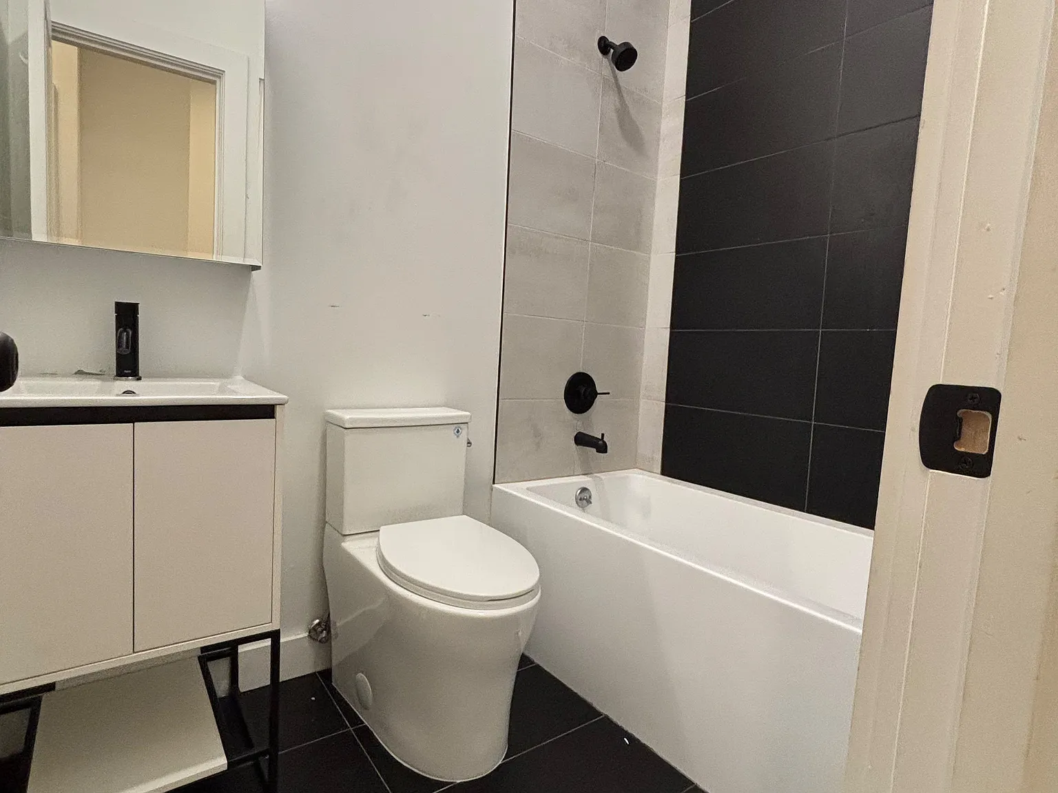 2 bed, 800 sqft, $2,150 — Photo 4