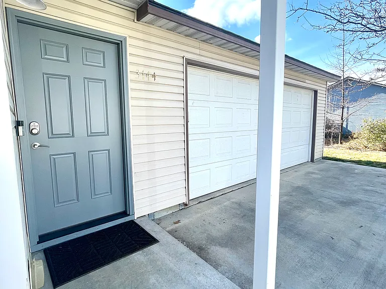3144 S Virginia Ave — Photo 3