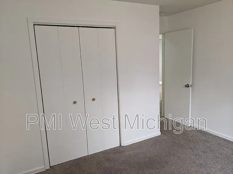 2102 36th St SW — Photo 10