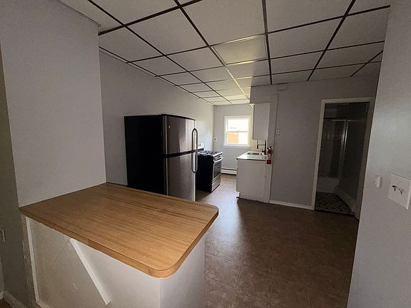 3rd image of 75 Broadway #27E