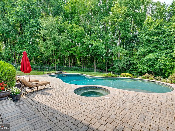 4th image of 2708 Cranbourne Ct