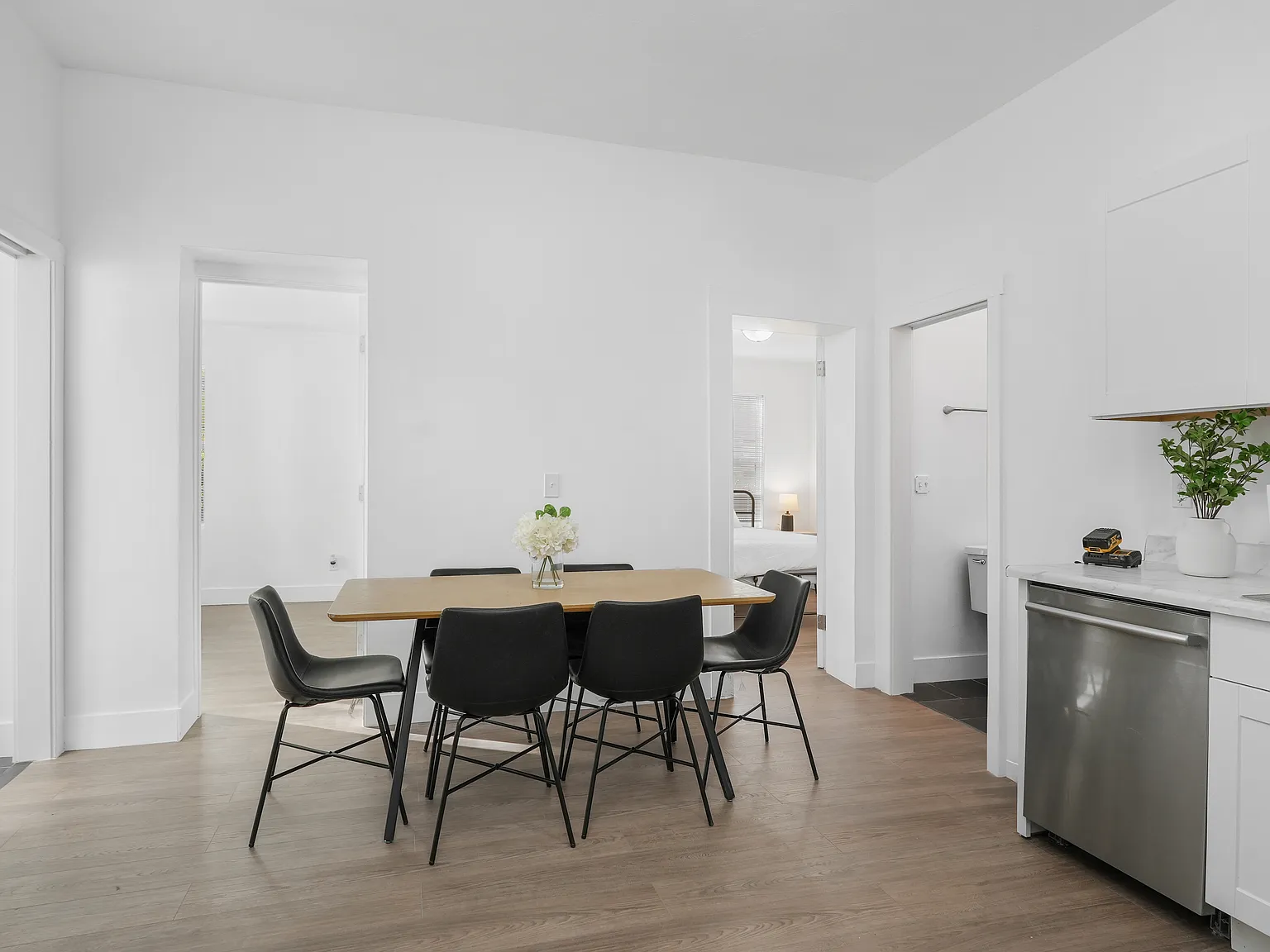 6 bed, 3000 sqft, $5,000 — Photo 3