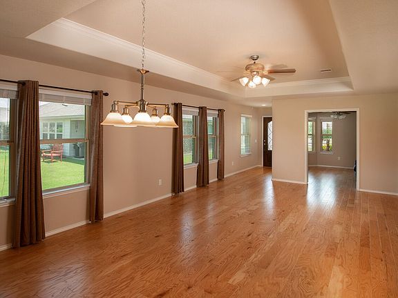 3rd image of 1318 Majestic Oak