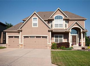 328 SE Golden Ln, Lees Summit, MO 64063