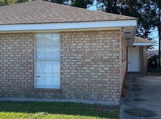 22 Phillip Ct, Chalmette, LA 70043