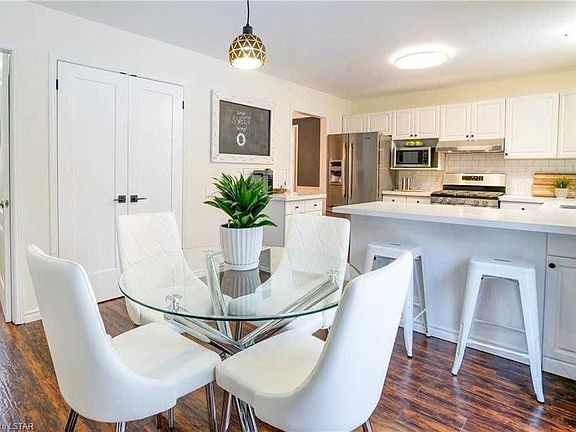 4th image of 15 Yarmouth Dr