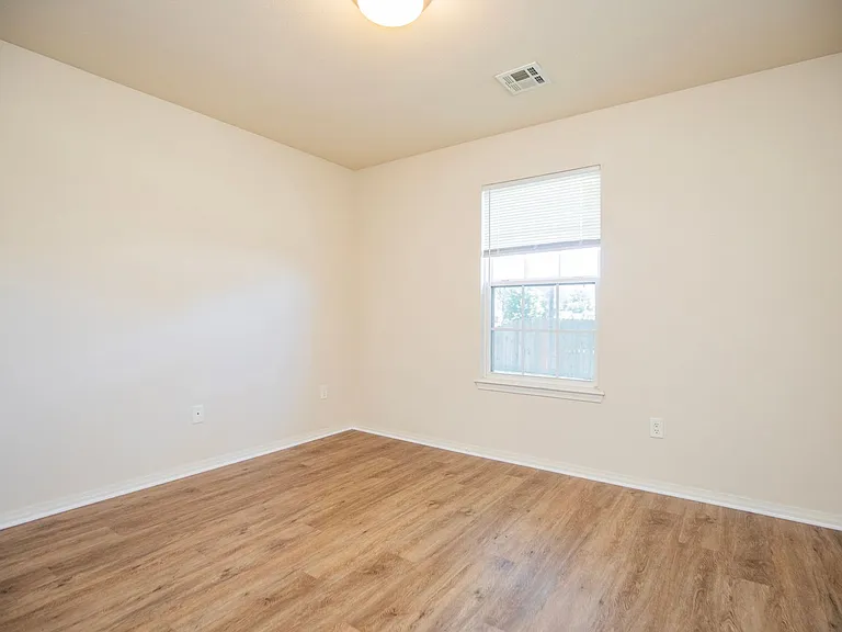 610 Maplewood Dr — Photo 13