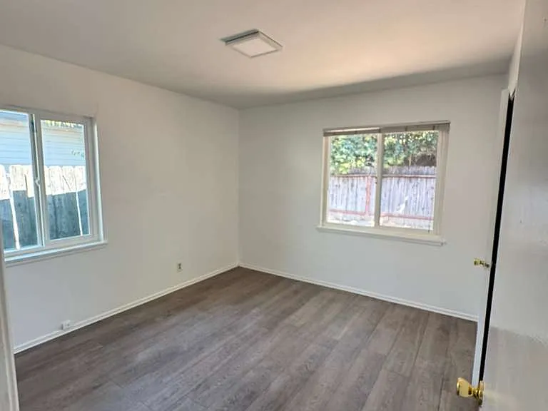 601 Russell Blvd — Photo 12