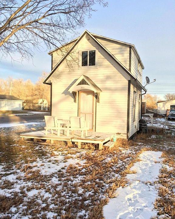 2nd image of 522 8th Ave West