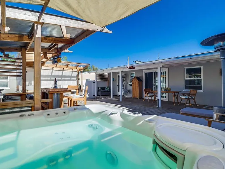 984 Catalina Blvd — Photo 37