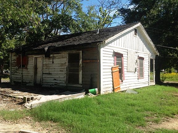 5th image of 702 Weaver Ave