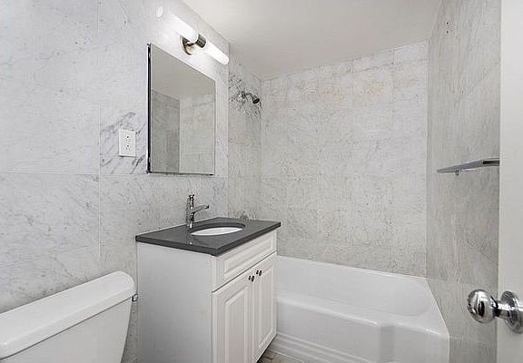 5th image of 35 E 35th St APT 3L