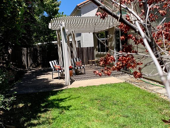 3rd image of 561 Farridge Dr