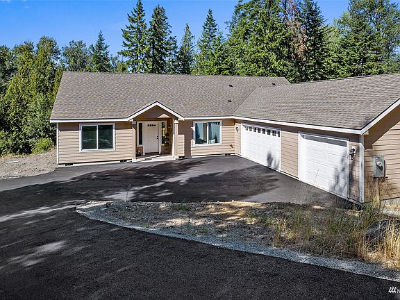 Recently paved, no more dust!!>