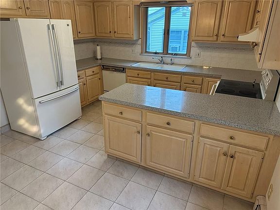 3rd image of 32 Argonne St