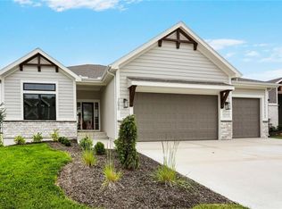 7090 NW Forest Lakes Dr, Parkville, MO 64152