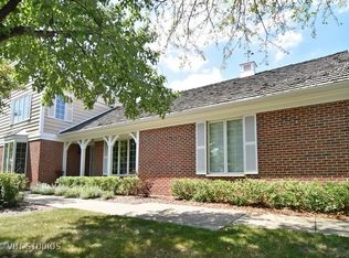 1391 Shire Cir #1, Inverness, IL 60067