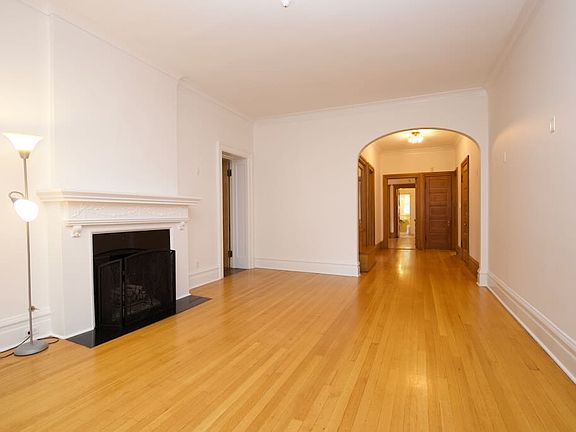 4th image of 537 W Fullerton Pkwy #2