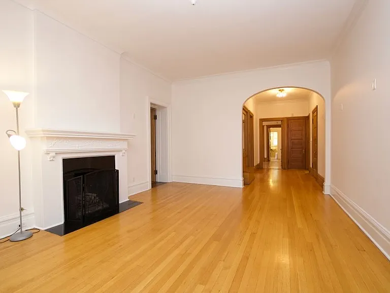 537 W Fullerton Pkwy #2 — Photo 4